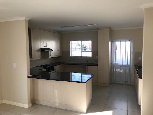 To Let 3 Bedroom Property for Rent in Sunningdale Western Cape